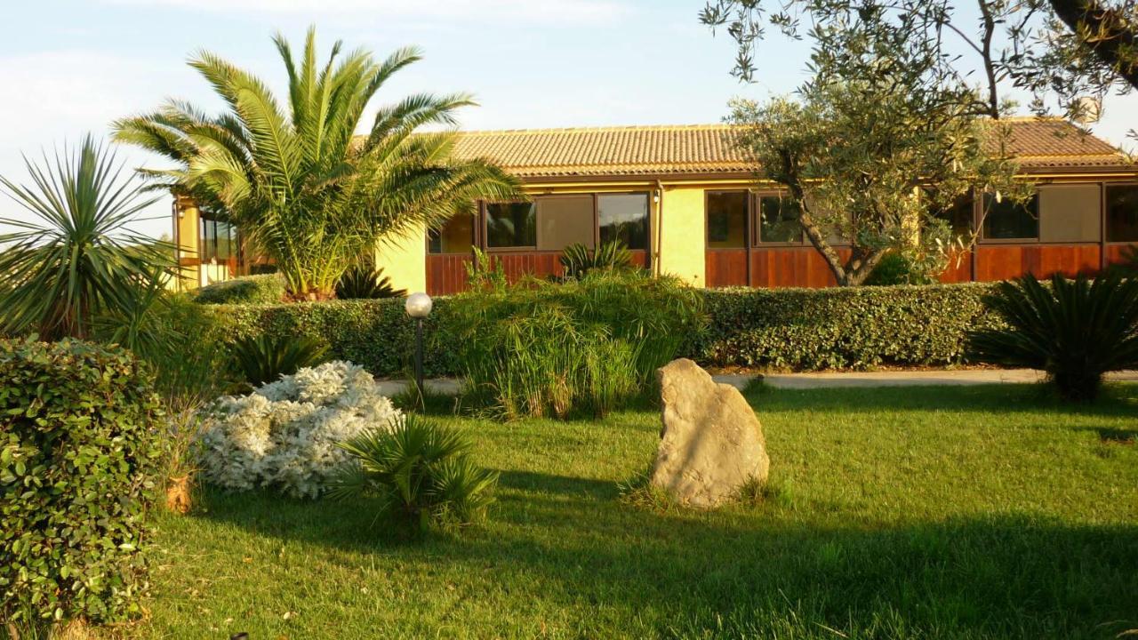 Agriturismo Isidoro Fertilia Bagian luar foto