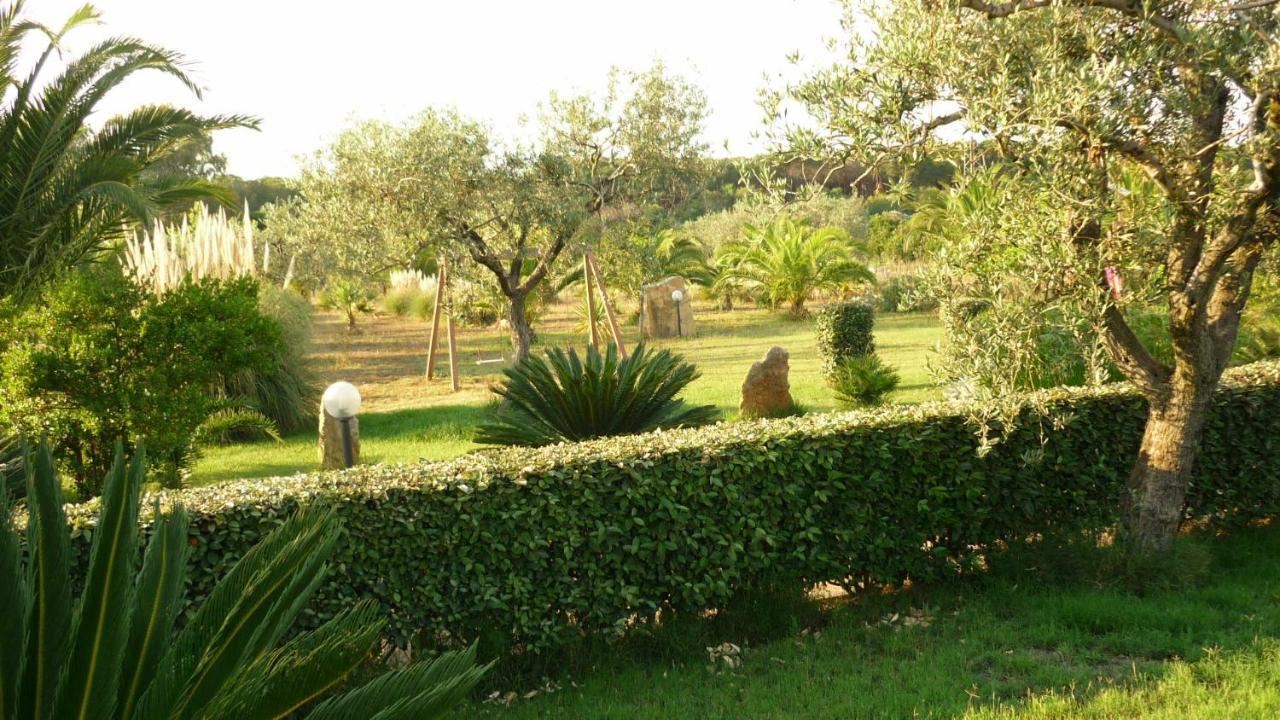 Agriturismo Isidoro Fertilia Bagian luar foto