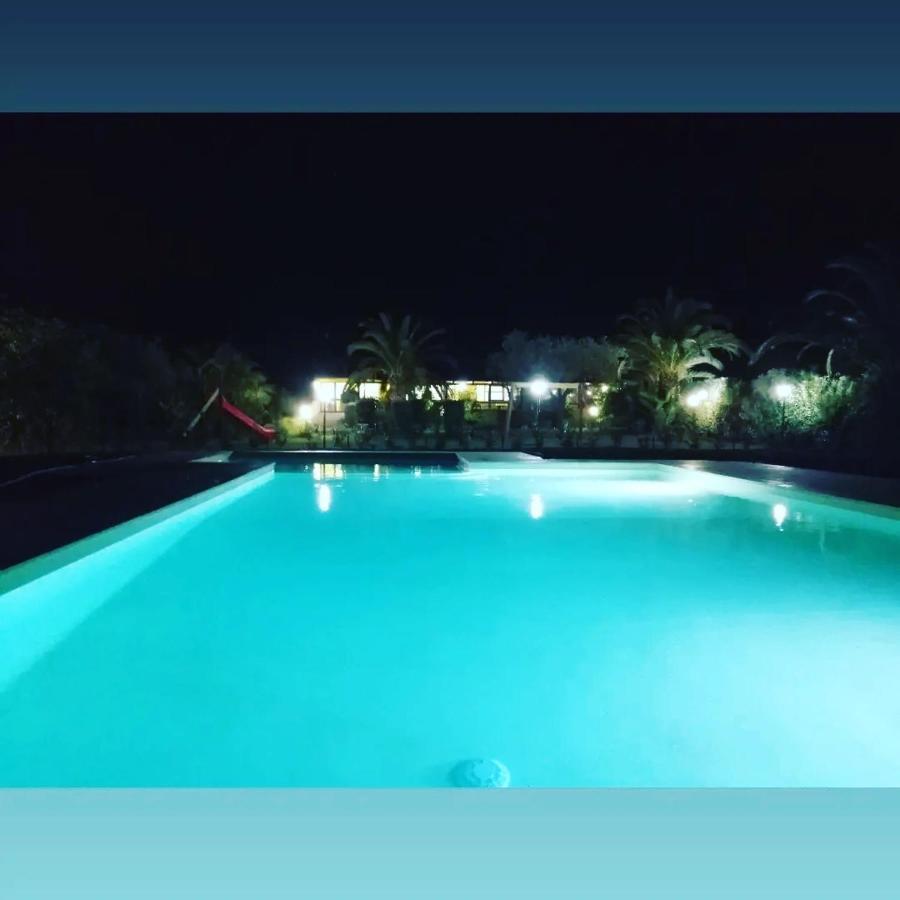 Agriturismo Isidoro Fertilia Bagian luar foto