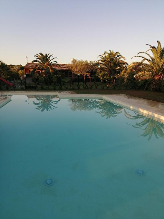 Agriturismo Isidoro Fertilia Bagian luar foto