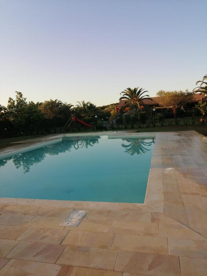 Agriturismo Isidoro Fertilia Bagian luar foto