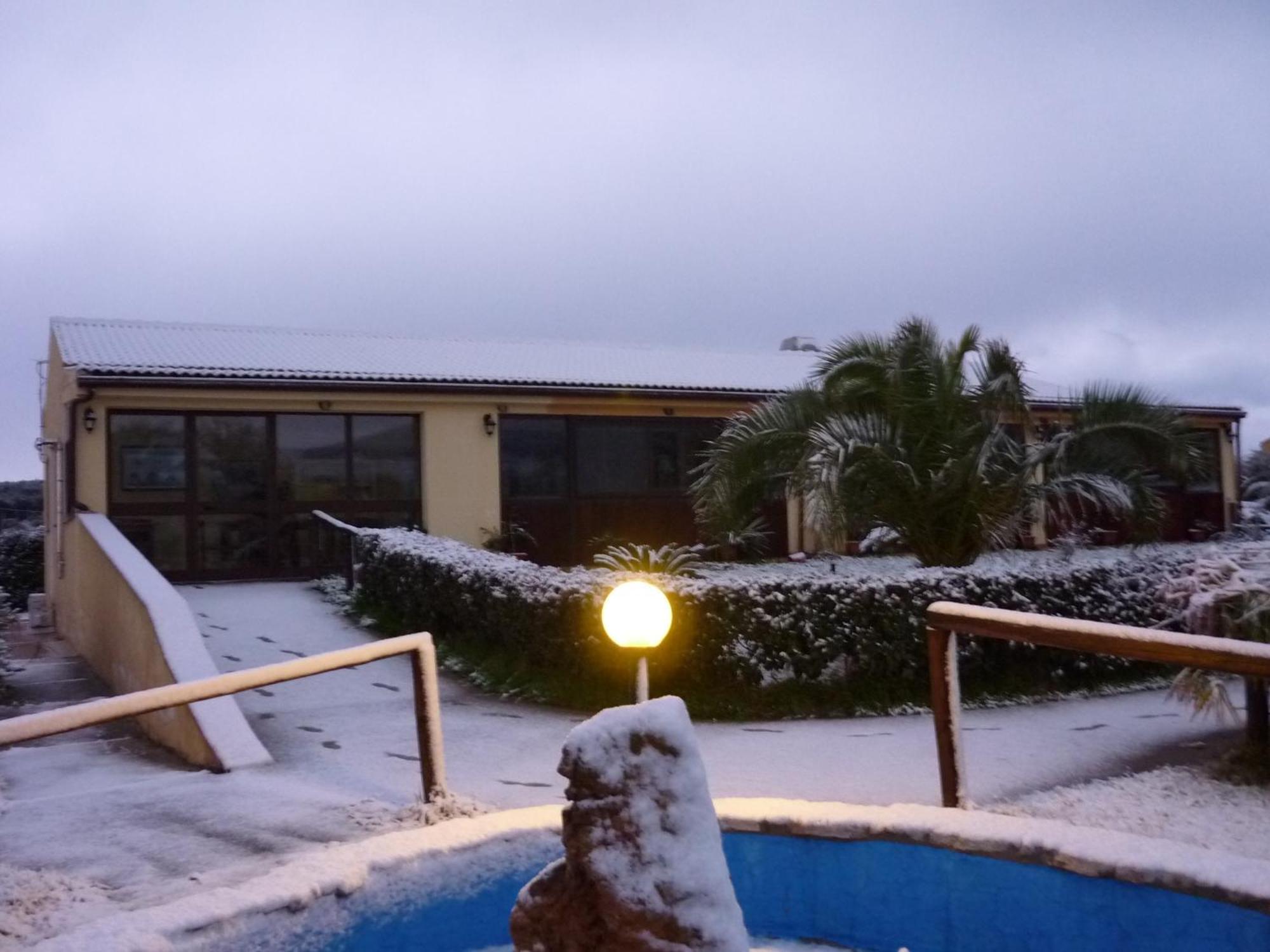 Agriturismo Isidoro Fertilia Bagian luar foto